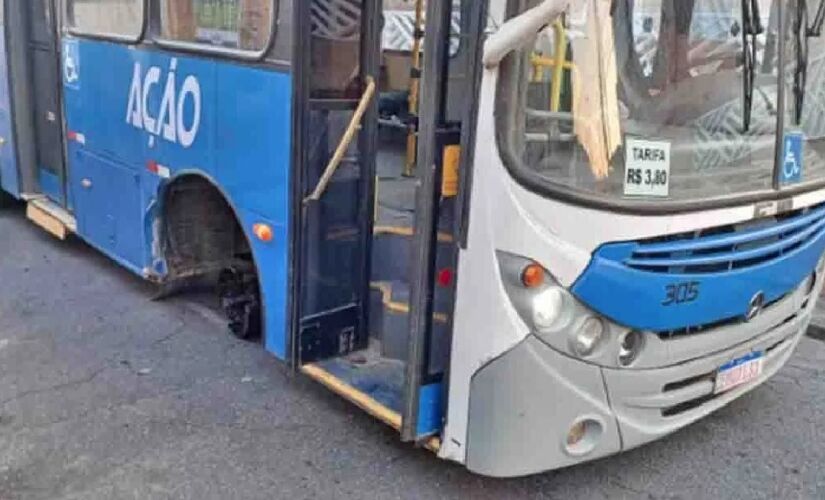 Nas imagens é possível ver como o ônibus ficou após o acidente