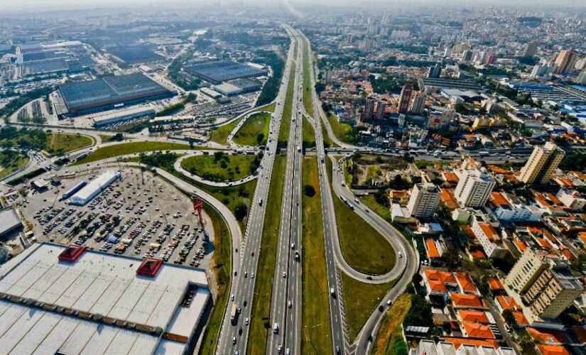 Rodovia Anchieta tem trânsito no trecho da serra