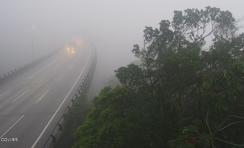 Chuva e neblina na serra do Sistema Anchieta-Imigrantes