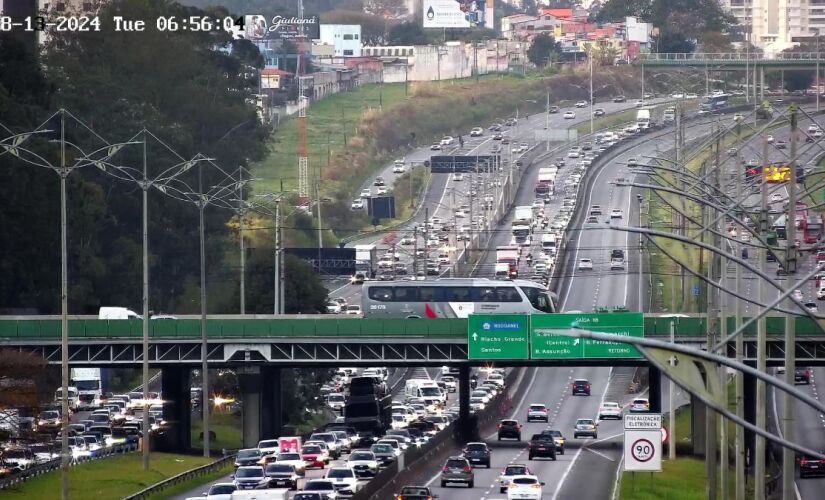 Trânsito carregado nas rodovias do SAI nesta terça (13)