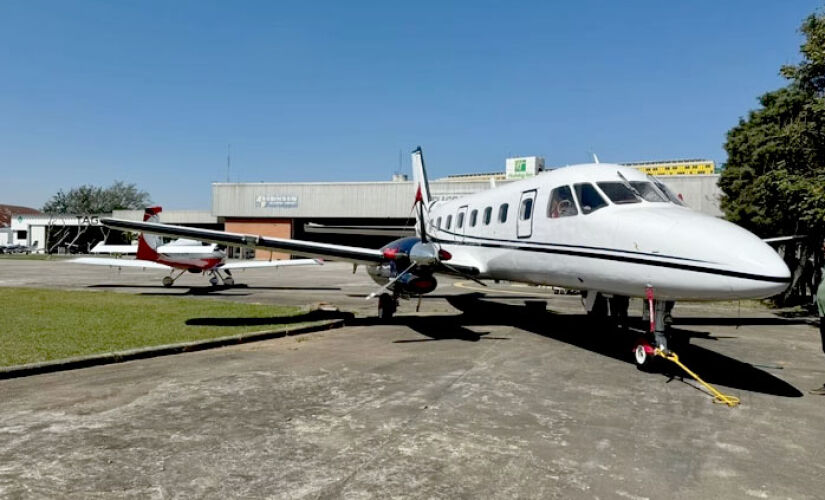 De acordo com as autoridades policiais, a aeronave foi localizada no pátio do Campo de Marte, na zona norte de São Paulo