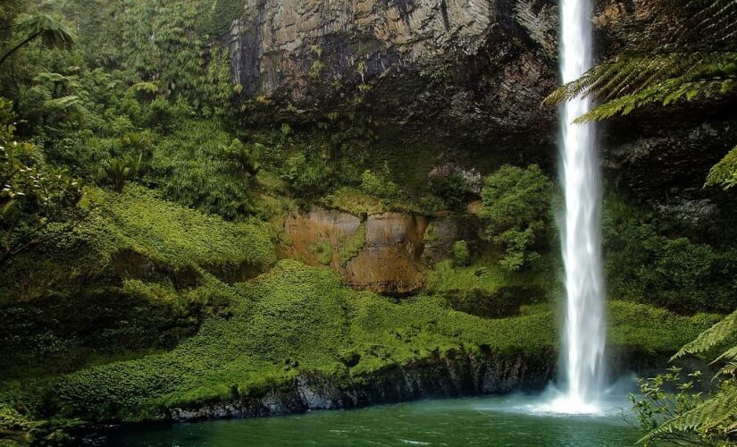 Localizada na região da Cuesta, em São Paulo, a cidade reúne cerca de 15 cachoeiras abertas à visitação pública