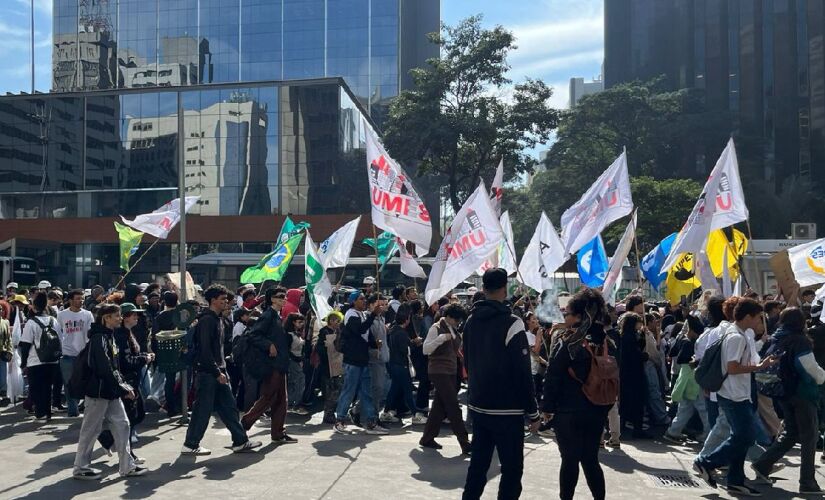 Mobilização na avenida Paulista quer a revogação do Novo Ensino Médio e mais investimento para a educação