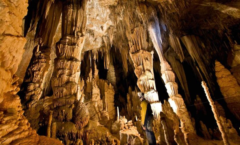 Considerado por alguns como a 8ª maravilha do mundo, a maior caverna de São Paulo é um paraíso natural aberto para os turistas