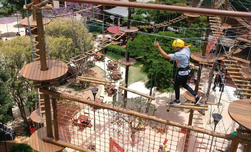 O Gigantus Arvorismo está instalado em shopping de Cotia