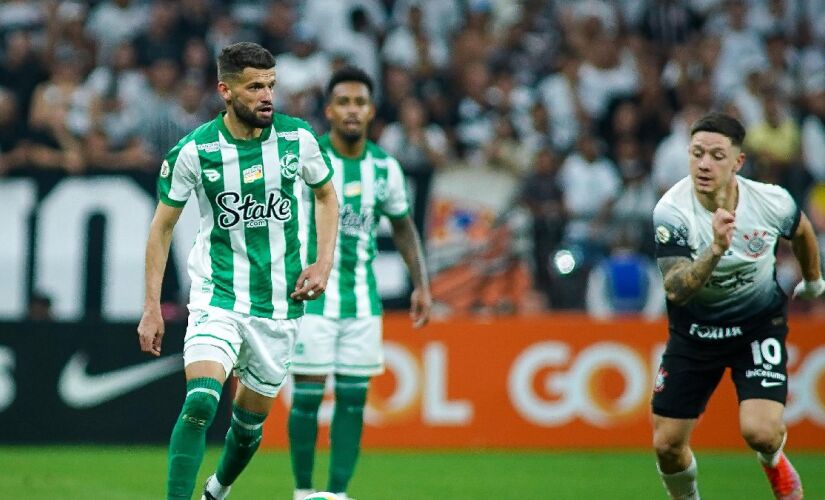 O Corinthians empatou com o Juventude, por 1 a 1, em plena Neo Química Arena, mesmo após ter dois jogadores a mais em campo