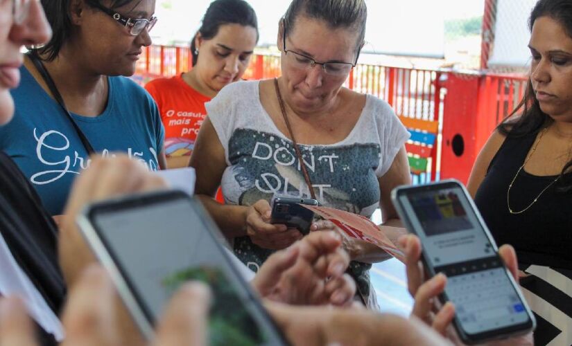 Oficineiros do projeto e professores durante as atividades do projeto em novembro de 2023