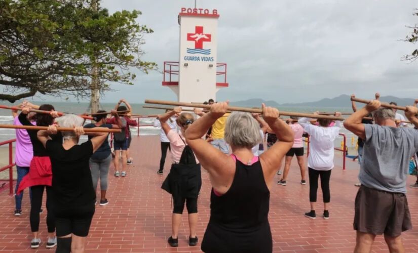 Conhecida como a terceira melhor cidade para curtir a aposentadoria, o municípios de Santos oferece programas e atividades para os idosos.