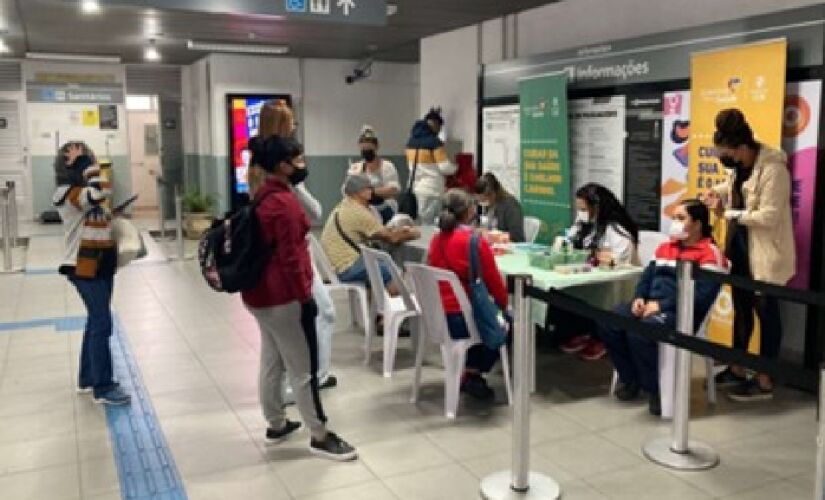 Estações do metrô oferecem massagem gratuita