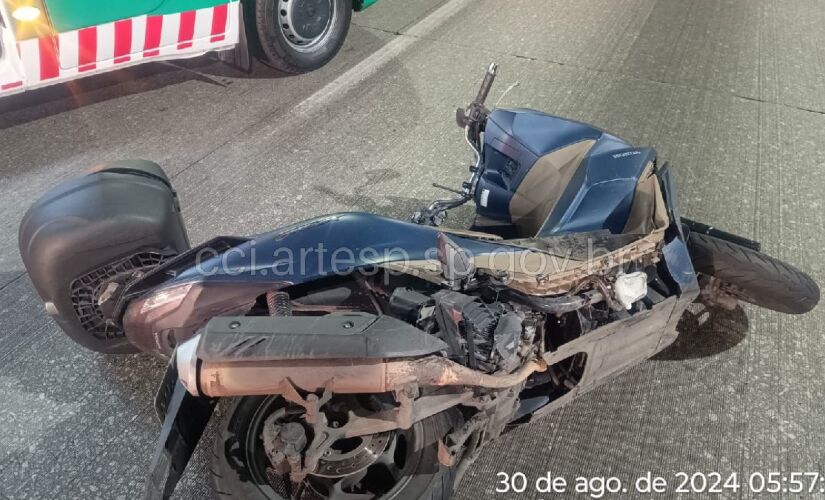 Colisão envolvendo uma moto e uma van de transporte coletivo ocorreu no km 48