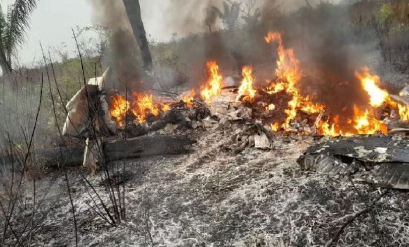 Uma aeronave de pequeno porte caiu na manhã desta quinta-feira (15/8) na zona rural de Apiacás