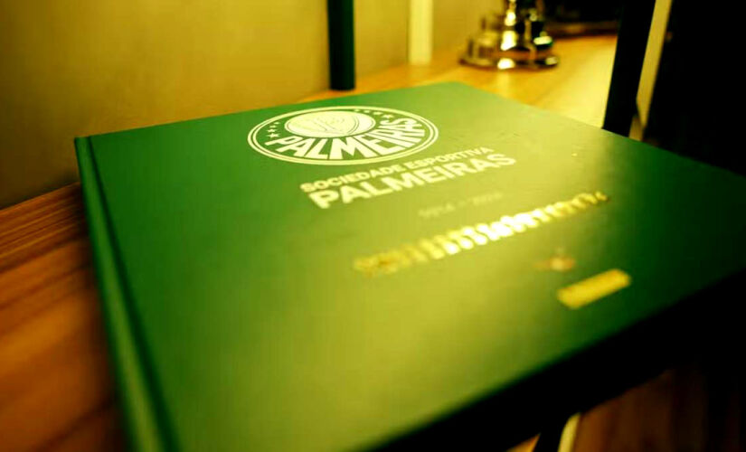 Livro foi nomeado "Sociedade Esportiva Palmeiras  110 Anos de Histórias e Conquistas"