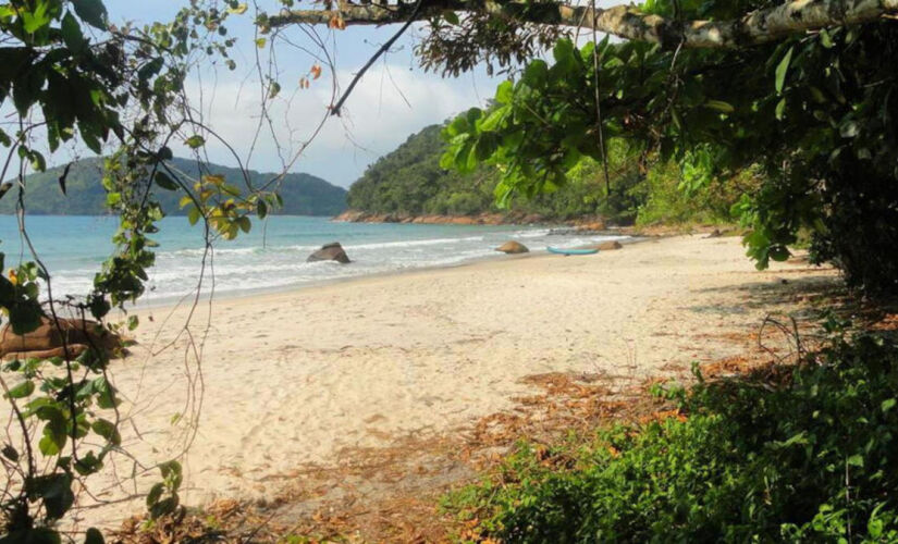 A Praia do Léo é rasa e tem o mar calmo 