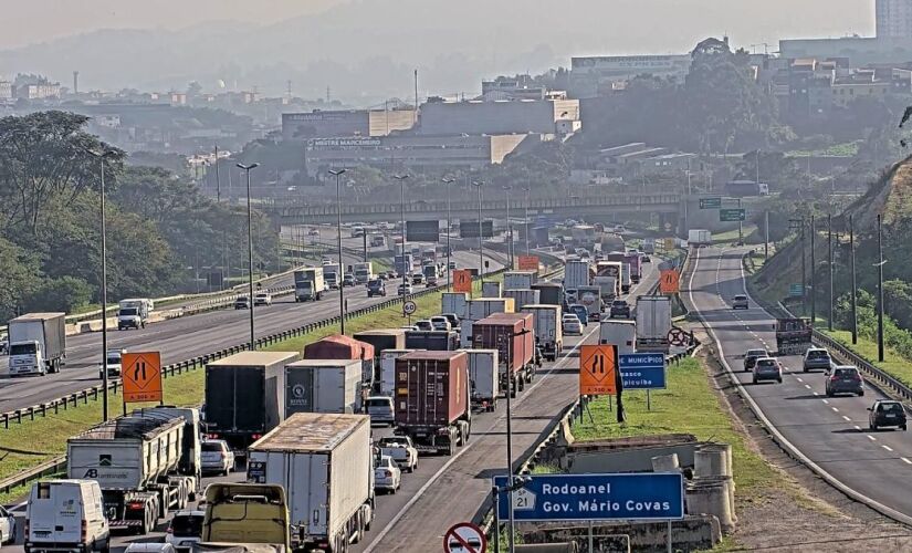 Trânsito congestionado na manhã desta sexta (2)