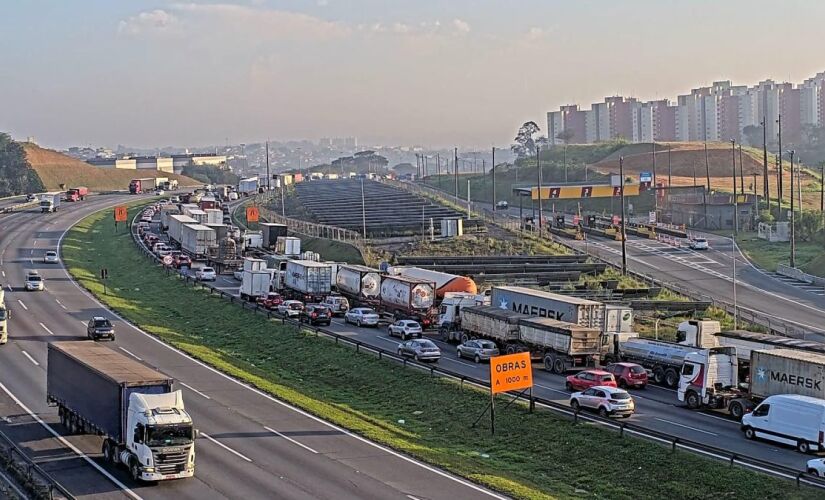 Motoristas encontram lentidão com mais de uma hora no Rodoanel e na Raposo Tavares