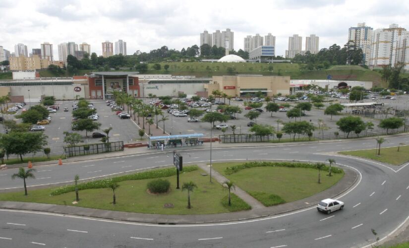 Não há registro de feridos, mas clientes ficaram assustados com a cena