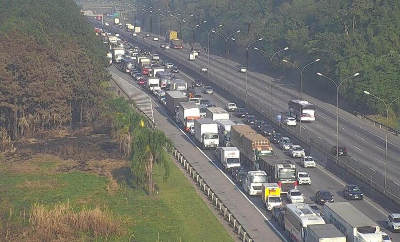 Rodovias apresentam congestionamentos de mais de 1 hora na chegada à Capital