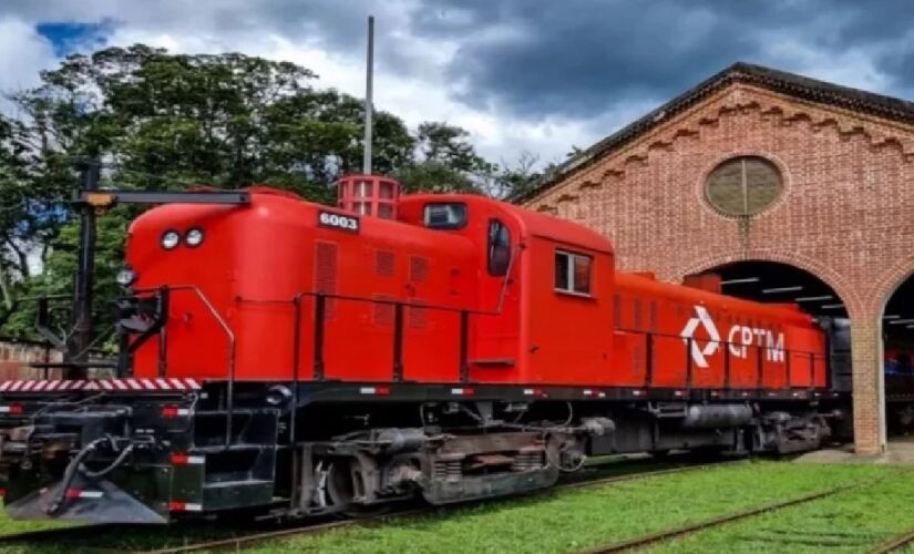 Trem oferece serviços com almoço, bebidas e guia incluso pela vila