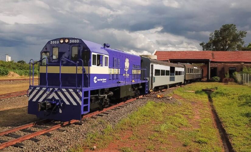 Trem Republicano visita diversas paisagens durante trajeto