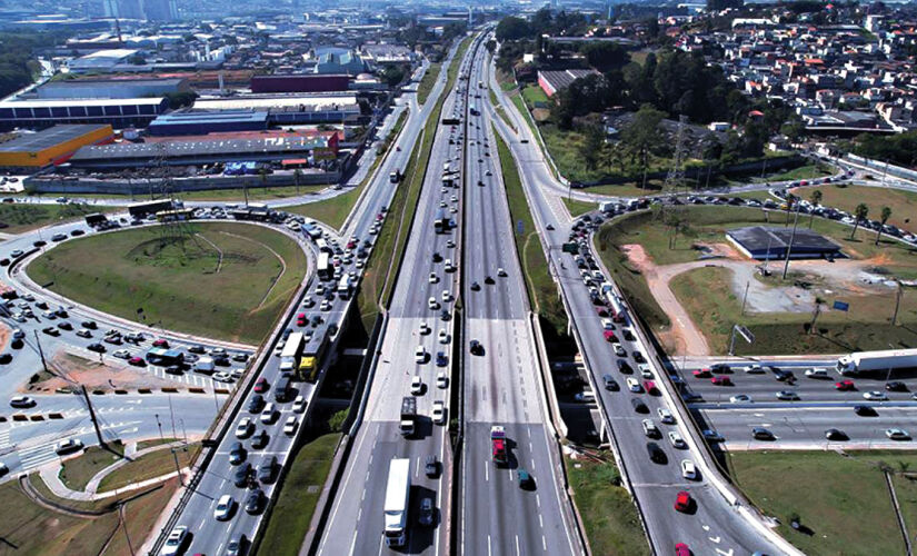 Via Dutra liga a cidade de São Paulo ao estado do Rio de Janeiro