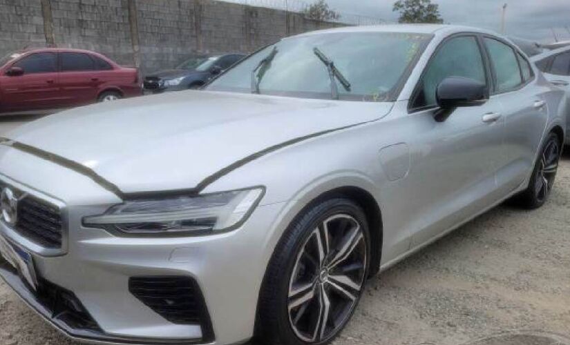 Modelo Volvo S60 2019/2020 estará disponível para arremate