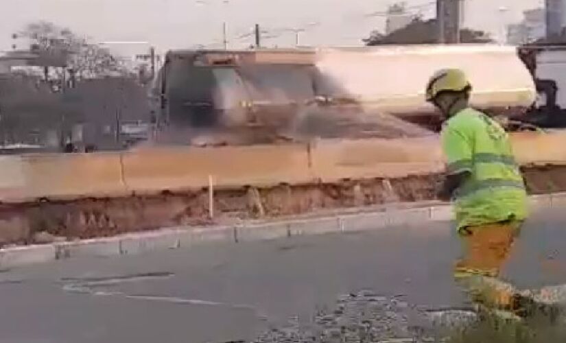 Caminhão pegou fogo na via Dutra 