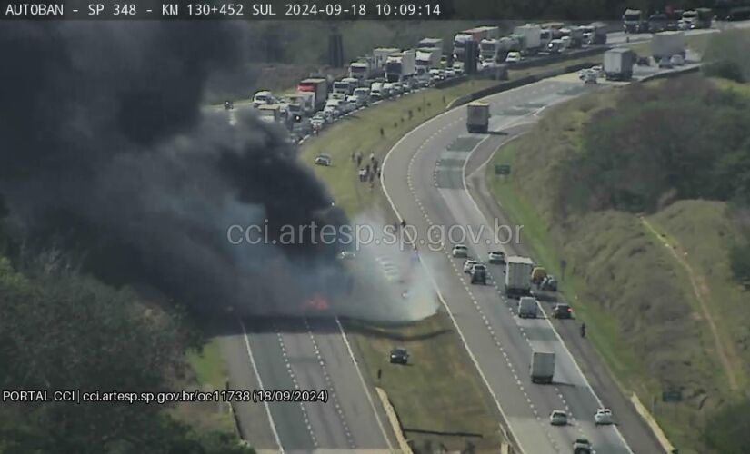 Rodovia precisou ser interditada nos dois sentidos por risco de explosão