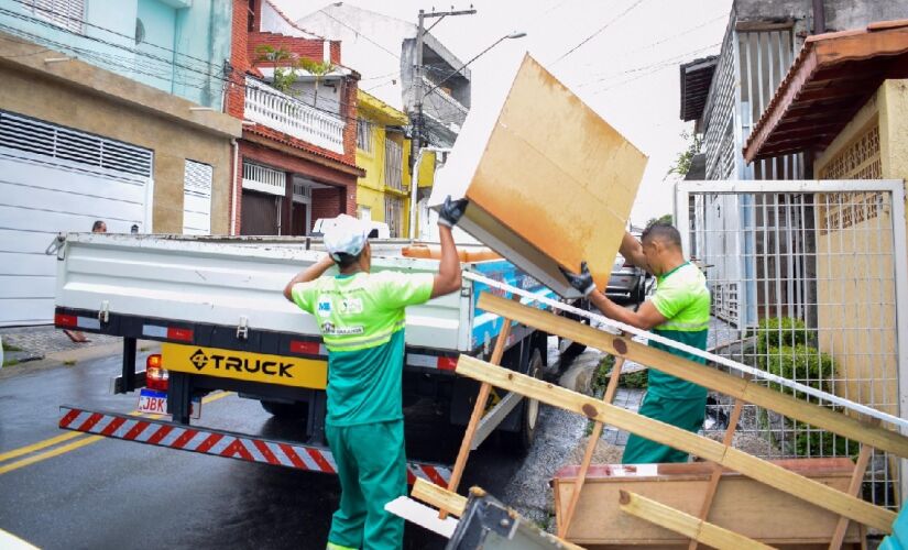 Caminhões de recolhimento de itens como móveis velhos, colchões e eletrodomésticos da Prefeitura de Guarulhos irão passar pelas ruas de 31 bairros neste fim de semana