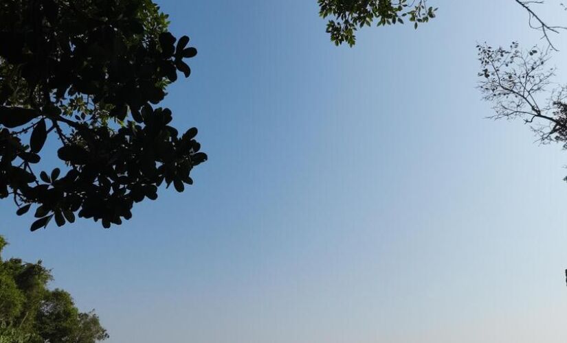 De natureza encantadora, praia do Cheira Limão é cheia de colchas e de águas cristalinas