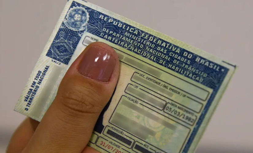 Isso ocorre porque para votar é preciso comprovar a identidade