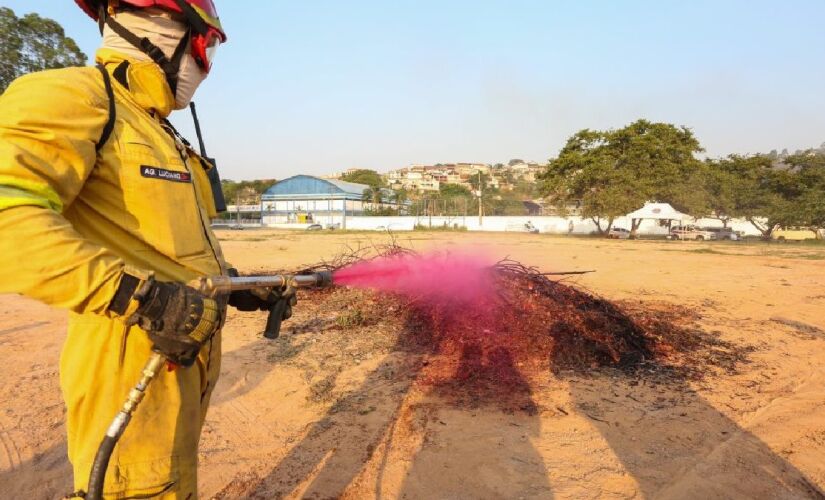 Substância possui efeito retardante e não permite que o incêndio volte