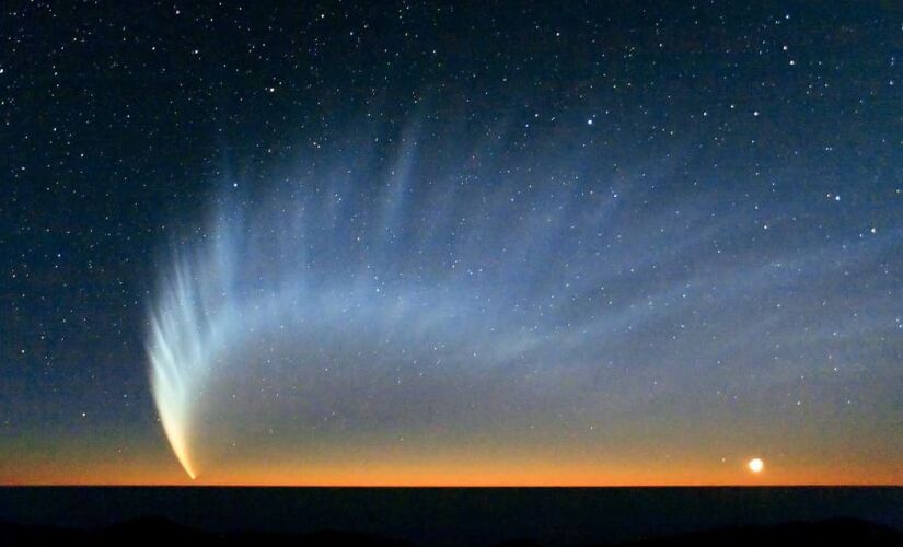 Cometa McNaught em 2007 e sua cauda grande