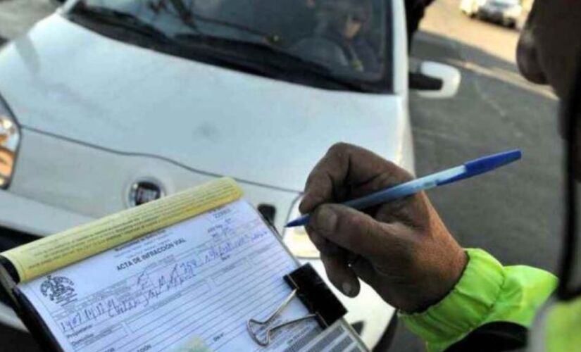 Segundo a normativa, esses veículos devem possuir retrovisores ajustados para garantir uma visão completa ao redor do carro