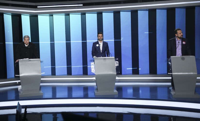 Candidatos durante debate na RecordTV, neste sábado