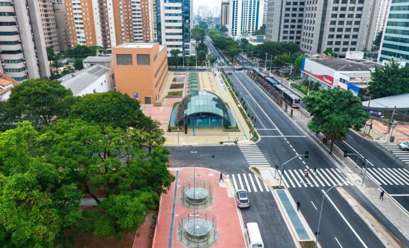 A estação de Moema é um dos principais meios de transporte do bairro