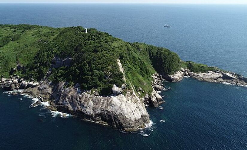 O litoral paulista abriga uma das ilhas considerada um dos lugares mais perigosos do mundo: a Ilha da Queimada Grande