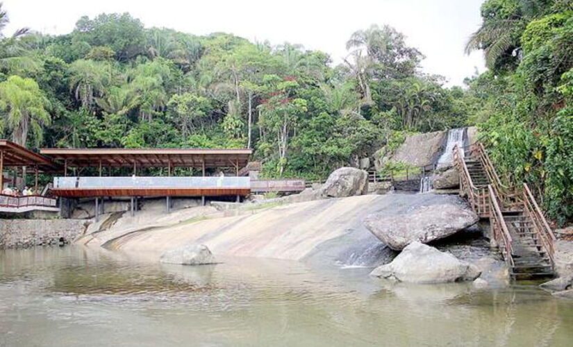 Praia do Iporanga fica em área de preservação ambiental