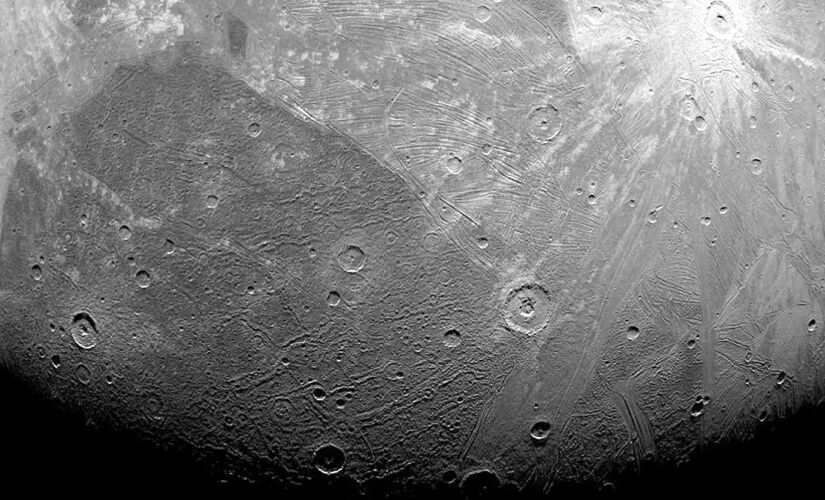 Cientistas acreditam que a lua de Júpiter, Ganimedes, teria mudado seu eixo após ser atingida por um asteroide enorme.