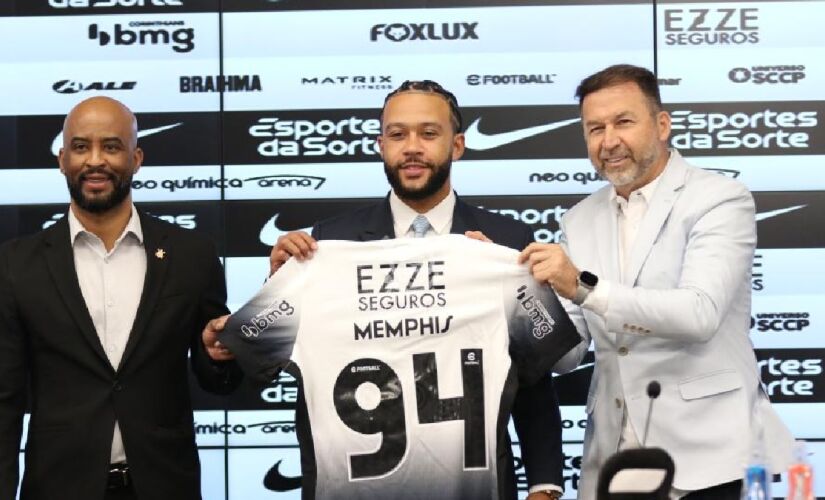 Contratação de Memphis Depay é tentativa do Corinthians de se salvar da crise