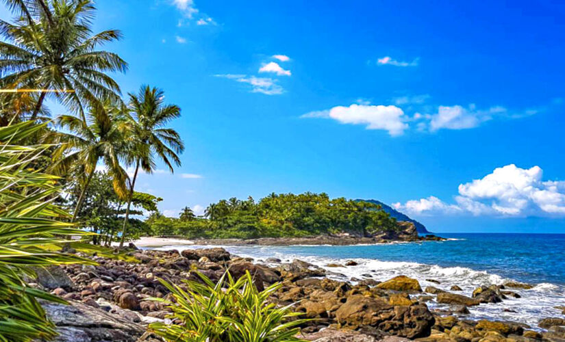 Praia de Calhetas, em São Sebastião, é paraíso para os turistas