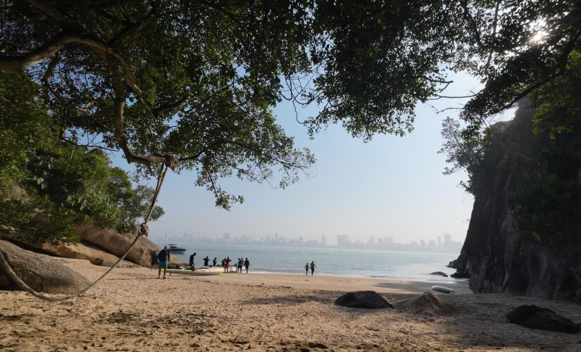 Praia do Cheira Limão, em Guarujá, é um paraíso natural