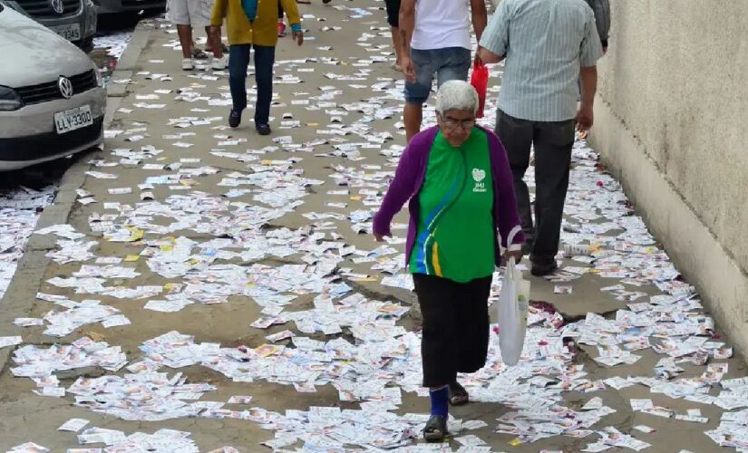 Distribuição de santinhos é liberada, mas as peças não podem causar poluição visual