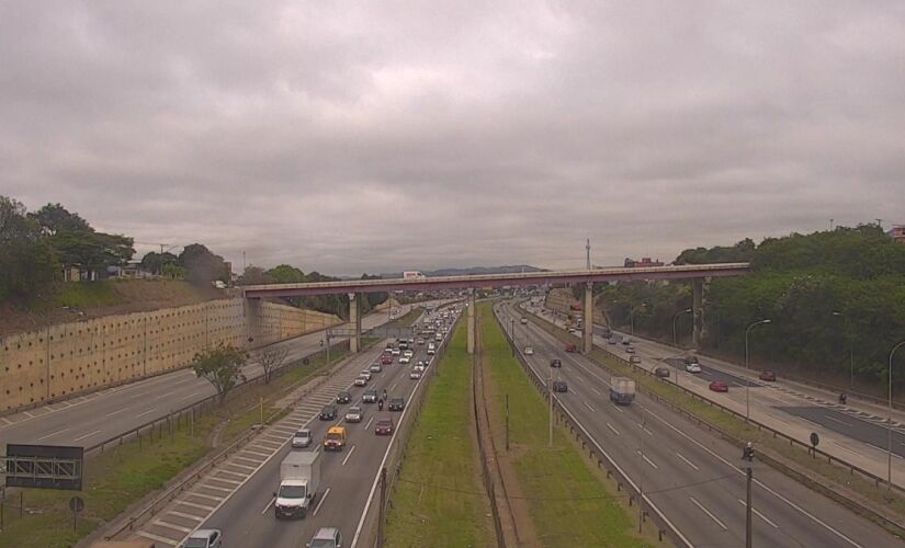 Congestionamento chega a quase 1 hora nas rodovias que entram à Capital