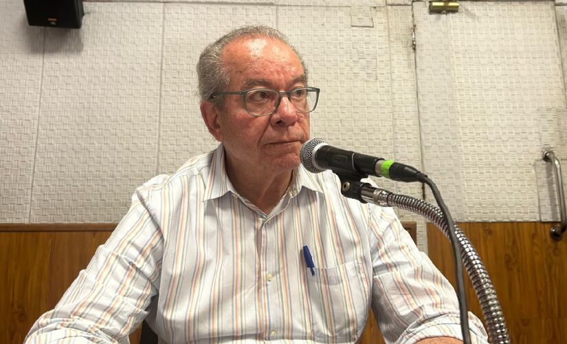 José Aníbal, vice de Datena, durante sabatina na Rádio Trianon