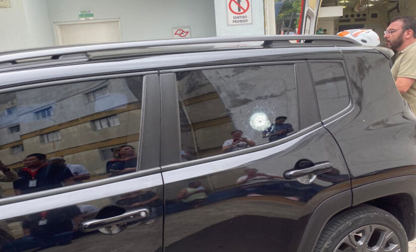 Carro do prefeito de Taboão da Serra é alvejado