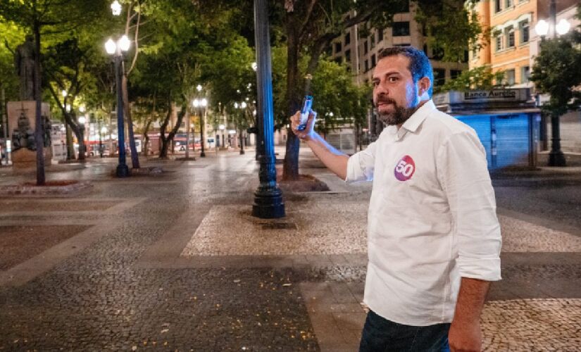 Boulos gravou na Praça da Sé na noite desta terça para, em suas palavras, 'procurar crianças brincando'