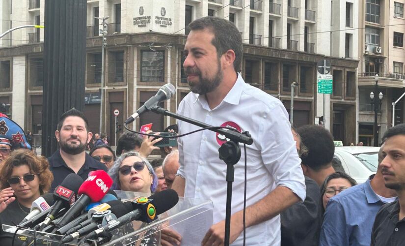 Boulos anunciou novidade da campanha durante ato no Viaduto do Chá