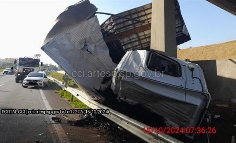 Acidente ocorreu na pista com sentido ao interior de São Paulo