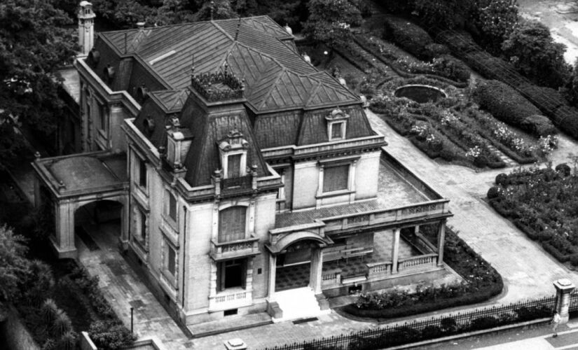 Vista aérea da Casa das Rosas, casarão localizado na Avenida Paulista. (Foto de 03.1985)