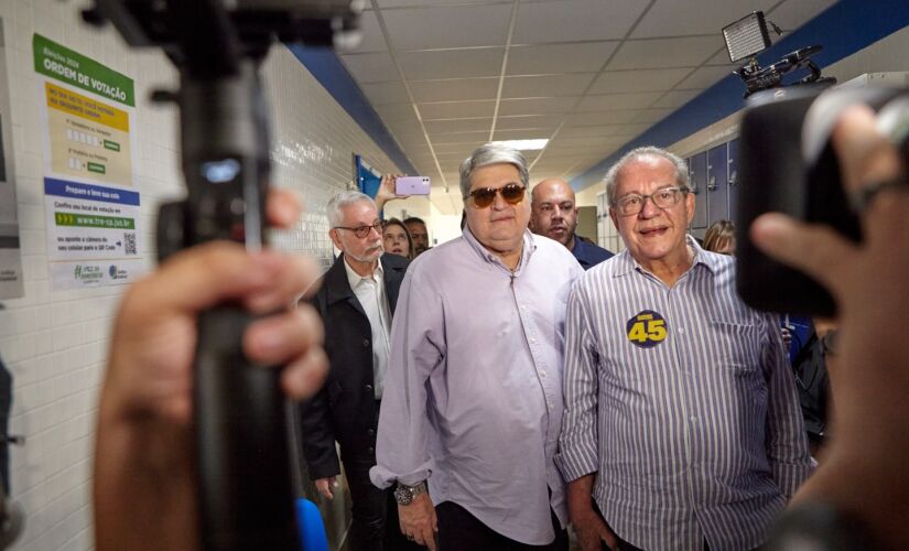 Datena e José Aníbal, presidente do PSDB-SP, durante votação neste domingo